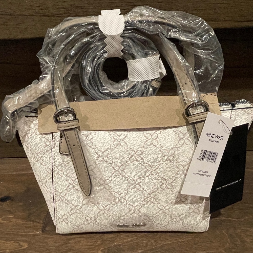 Nike West Kylee Mini Crossbody